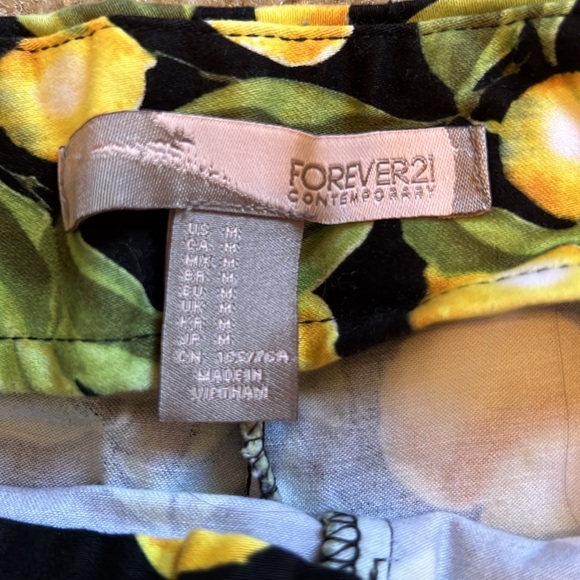 Lemon pattern shorts from Forever 21. Junior size medium. Zipper on side. - Picture 2 of 5
